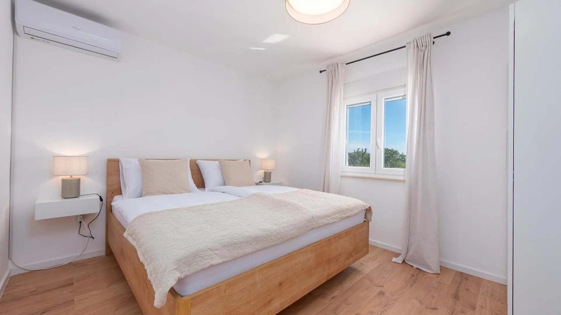 Holiday Home Lamar - With Heated Pool And Whirlpool Rastevic Chorvatsko